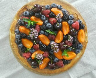 Schnelle Schoko-Pizza mit Früchten