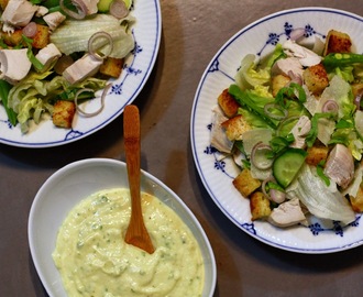 Cæsarsalat med kylling og en lækker lækker dressing