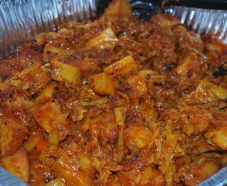 Durga Puja Dinner and Bandhakopir Dalna (Bengali Sweet and Spicy Cabbage Potato Curry)
