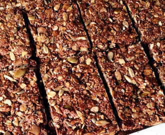 Lunchbox-friendly Chocolate Muesli Bars (Nut, Dairy and Fructose Free)