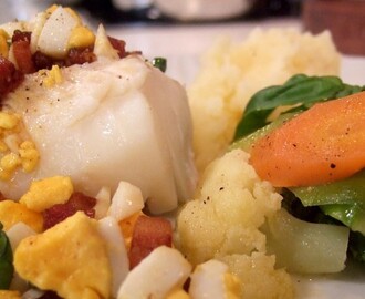 Lettsaltet torsk med egg- og baconsmør