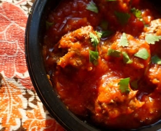 claudia roden's daoud basha (lamb meatballs with pine nuts in tomato sauce)