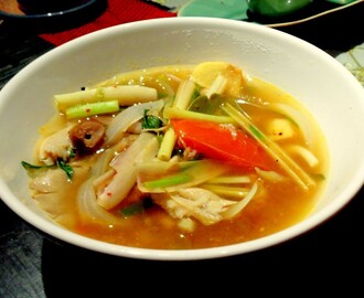 De Thaise Keuken: Tom Sap Kai Yaang (Zuur-pittige soep met geroosterde kip)