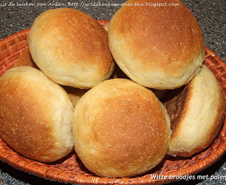 Witte broodjes met polenta