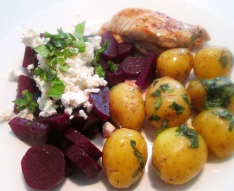Stegt Kylling med Varm Kartoffelsalat og Rødbeder med Feta