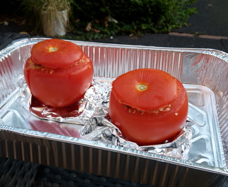 Gevulde tomaten op de bbq met spinazie