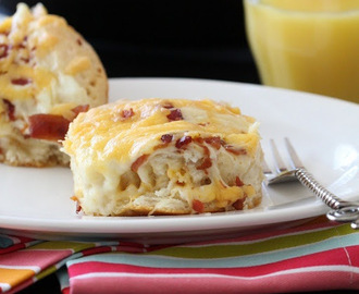 Easy Cheesy Bacon Biscuit Pull-Aparts