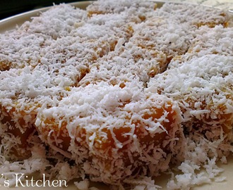 Steamed Palm Sugar Cakes (Kuih Kaswi)