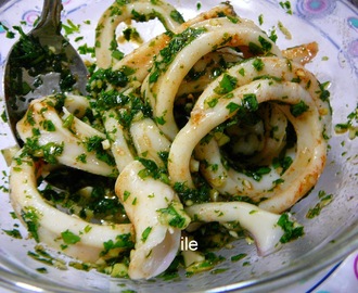 Ensalada de calamares con ajo y perejil