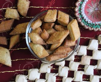 Shankarpali|Namakpare(Fried, flaky cumin seed Indian tea time Snack)