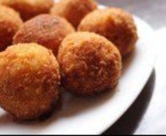 These mac and cheese balls are little bites of deep-fried cheese heaven