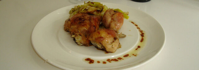 Pollo al horno con salsa vinagreta y gotas de soja
