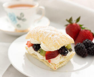 Puff Pastries with Lemon Cream and Fruit