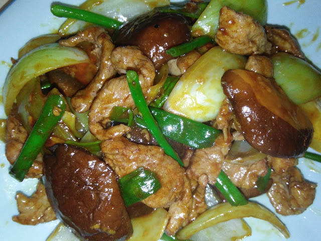 STIR FRIED PORK FILLET WITH ONION AND MUSHROOMS