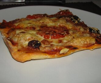 Pizza de Fiambre, Queijo, Tomate e Linguiça