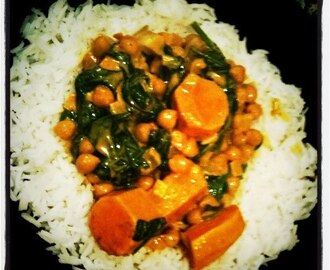 Creamy Sweet Potato, Spinach and Chickpea Curry (v)