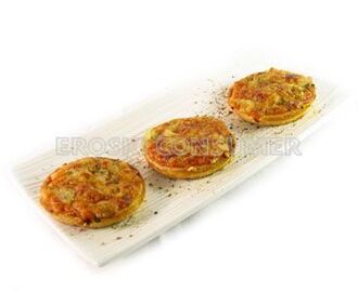 mini pizzas caseras de atún, queso y cebolleta fresca