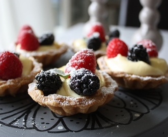 Mini tartelettes aux fruits, mini terter med vaniljekrem og bær