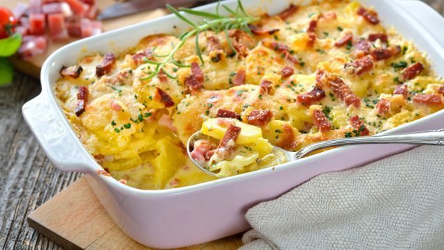 Rýchly recept na zapekané zemiaky: Pripravte ich trochu inak, na tú božskú chuť budete ešte dlho spomínať
