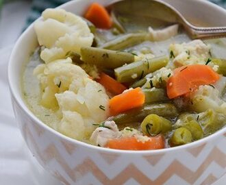 Zupa dietetyczna z warzywami i kurczakiem