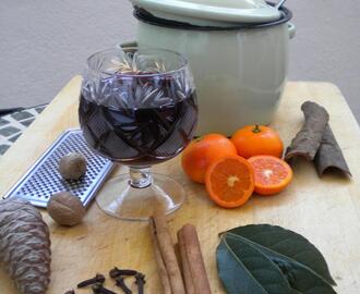 Vino caliente especiado (mulled wine, the Christmas drink)