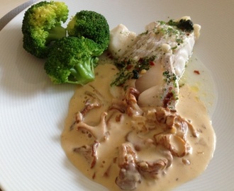 LCHF recept för Ugnsbakad torsk med kokt broccoli och kantarellsås