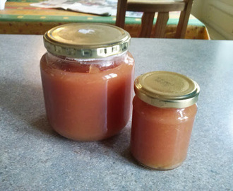 Blomme -æble marmelade med kanel og ingefær.