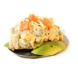 ensaladilla de patata con salmón y aguacate