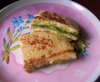 Bread Omelette Recipe / Bread Omelette Street Food Style / Bread Omelet Recipe / Bread Omelette with Green Chutney & Cheese