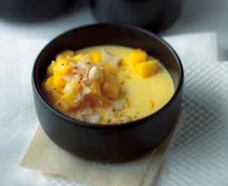 Panna cotta met mango en saffraan
