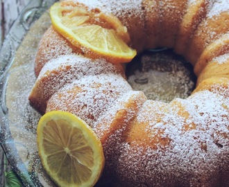 Ciambella Bundt Cake (bizcocho tradicional italiano de limón).