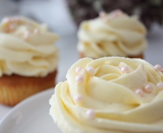 Sukkerfrie cupcakes med kremet sukkerfri vaniljesmørkrem