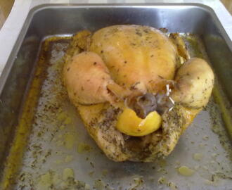 Pollastre al forn aromatitzat amb timó i llimona