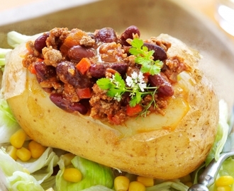 Gevulde aardappel met chili con carne