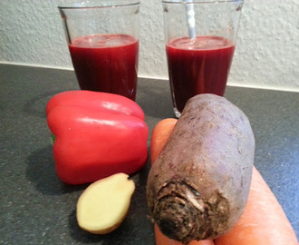 Grøntsagsjuice med rødbeder, gulerødder, ingefær og peberfrugt