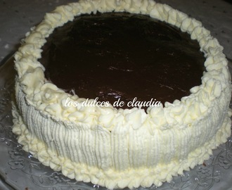Torta de chocolate con ganaché de chocolate blanco