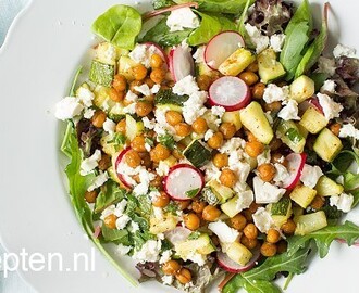 Salade met geroosterde kikkererwten
