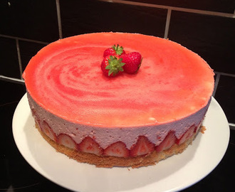 Frasier Torte (Strawberry mousse cake)
