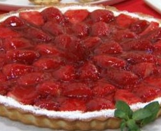 Tarta de crema pastelera y fresas