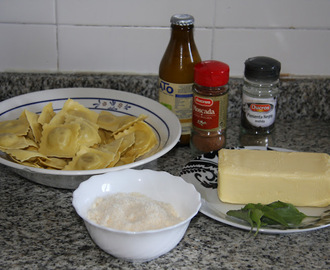 Raviolis amb salsa de crema de llet a la sàlvia