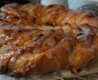 Paul Hollywood’s Apricot Couronne
