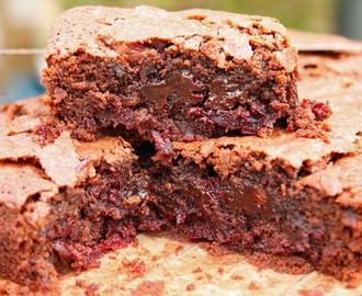 Raw Beetroot and Chocolate Almond Brownies