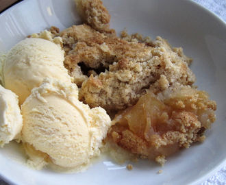 Apple Crumble - Everyone Loves a Fruit Crumble