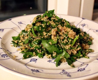 Salat med quinoa og spinat