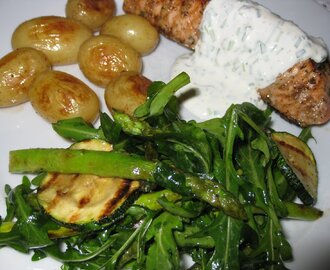 Grillet laks med squash/asparges/ruccola-salat