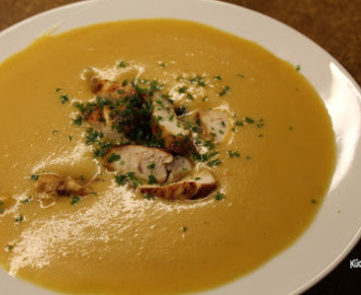 Butternusskürbis-Suppe mit Hähnchenstreifen