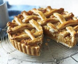 Mary Berry’s treacle tart with woven lattice top