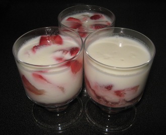 Vasitos de yogur con fresas