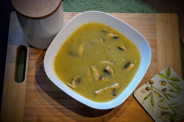 Dietetyczna zupa krem z pora z dodatkiem pieczarek