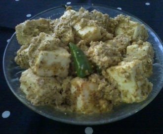 Paneer Bhape/Steamed Cottage Cheese In Mustard-Poppy Seed Gravy And Happy